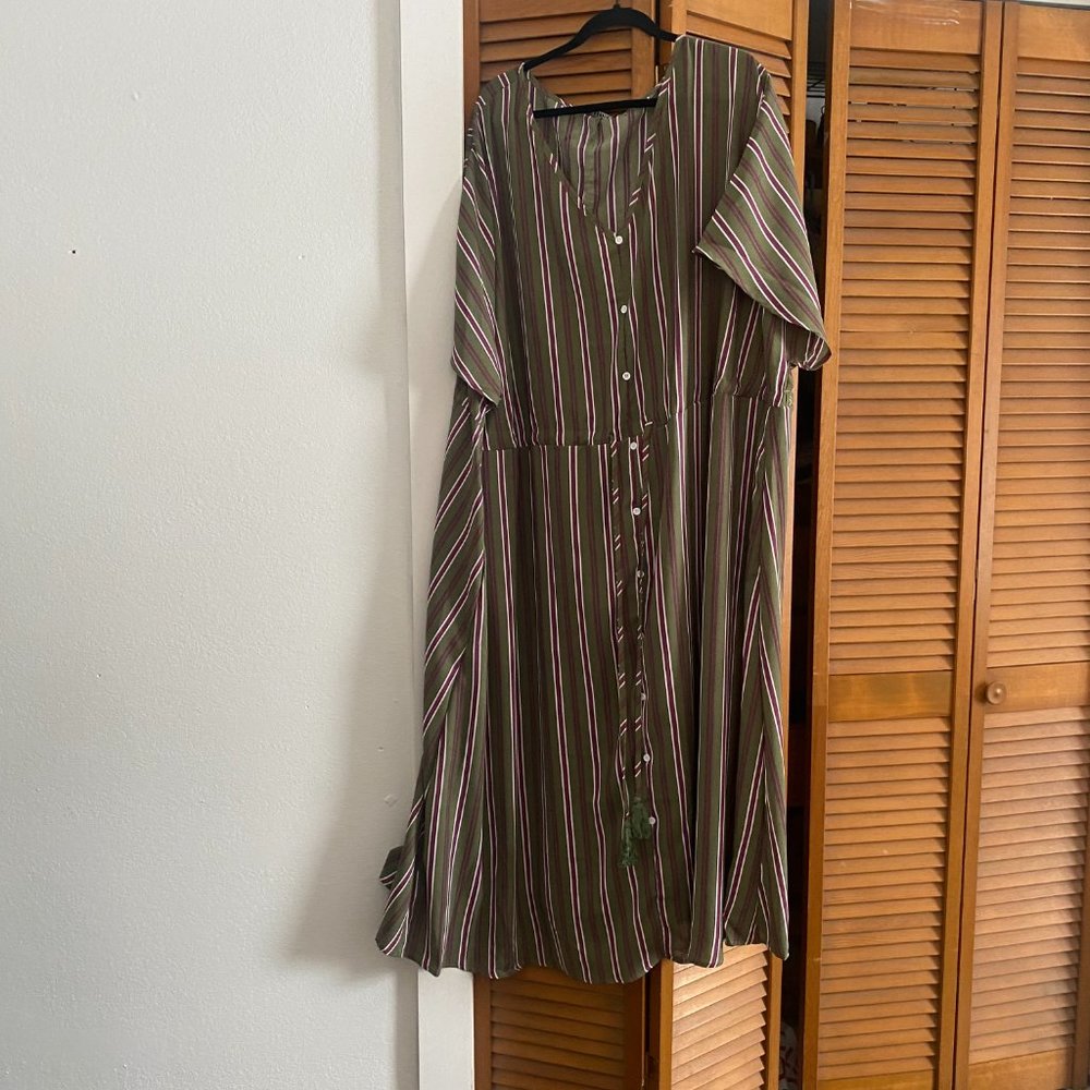 PLUS SIZE NWT SIZE 26 STRIPED DRESS
